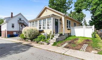 4 Findlay Pl, Newport, RI 02840