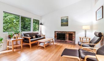 8004 PARK OVERLOOK Dr, Bethesda, MD 20817