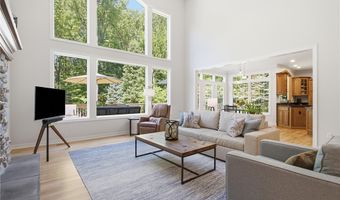 780 S Sussex Ct, Aurora, OH 44202