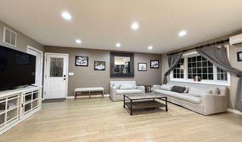 167 Brookside Dr, Belford, NJ 07718