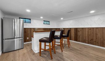 6785 NW 10th St, Des Moines, IA 50313
