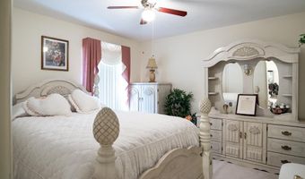 521 N Calhoun Shores Pkwy, Calhoun Falls, SC 29628
