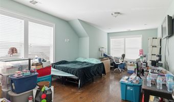 34 Meadow Ln, Amityville, NY 11701