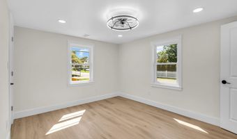 16 Larboard St, Beachwood, NJ 08722