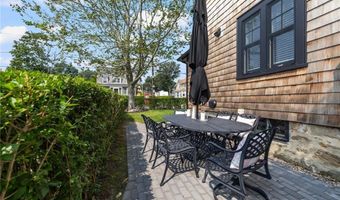 14 Robinson St, Narragansett, RI 02882