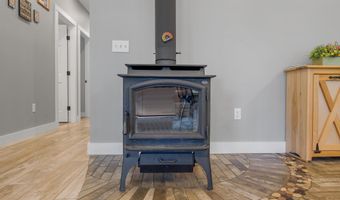 28 Upper Lead Mountain Pond Rd, Aurora, ME 04408