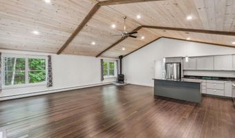 67 E West Ln, Belgrade, ME 04917