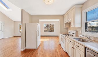 38 Berger Ave, Amityville, NY 11701