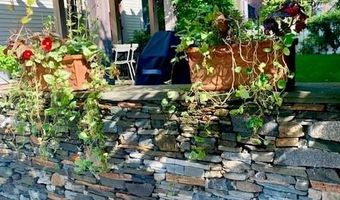 37 Marsh St, Newport, RI 02840