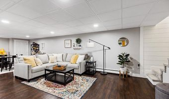 816 Riverside Dr, Augusta, ME 04330
