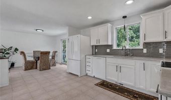 6 Fleuette Dr, Bellingham, MA 02019