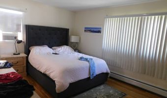 8 Tilden Rd, Danbury, CT 06810