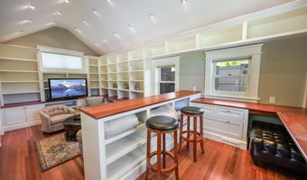 586 B St, Ashland, OR 97520
