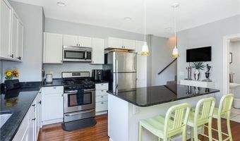 6 Pond Ave, Newport, RI 02840