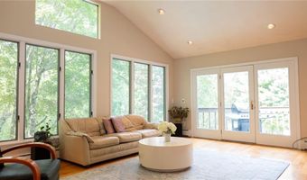 65 Huguenot Dr, East Greenwich, RI 02818