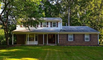6820 COLBURN Dr, Annandale, VA 22003