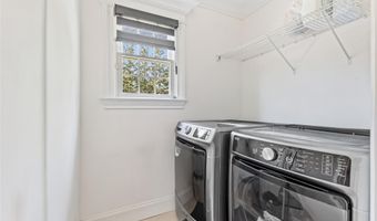 123 Columbus Blvd, Amityville, NY 11701