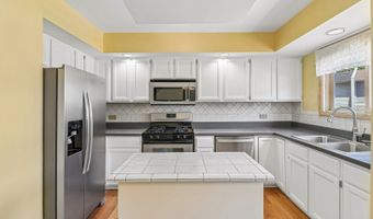 782 Highview Ct C, Antioch, IL 60002