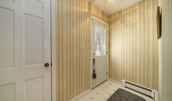 10 Corbin Cir, Branford, CT 06405