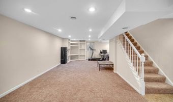 6 Yorkshire Ct, Algonquin, IL 60102