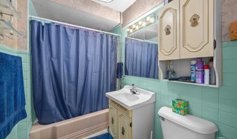 523 S Clarendon Ave, Addison, IL 60101