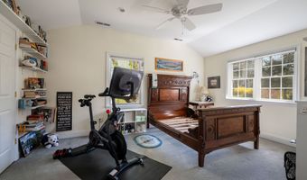 2 Greenview Rd, Brookfield, CT 06804