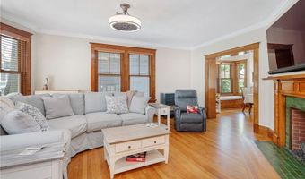 8 Bush St, Newport, RI 02840