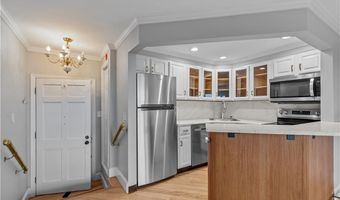 553 Bellevue Ave 14, Newport, RI 02840