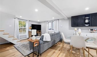 267 Green End Ave, Middletown, RI 02842