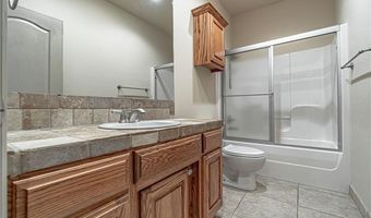 1102 SE Phoenix St, Bentonville, AR 72712