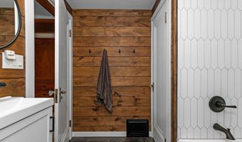 1613 N DIVISION St, Appleton, WI 54911