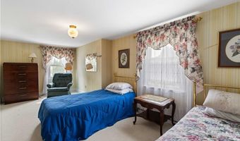 36 Willow Ave, Middletown, RI 02842