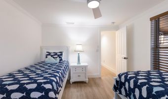 212 OAK Ave, Anna Maria, FL 34216