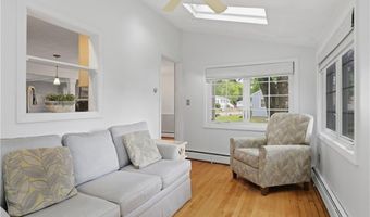 10 Sprague St, Cumberland, RI 02864