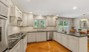 5 Trotter Ter, Belford, NJ 07718
