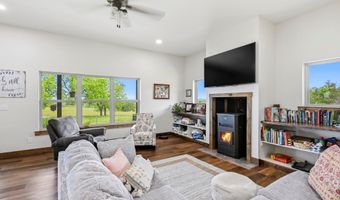 11830 Farm Road 1195, Aurora, MO 65605