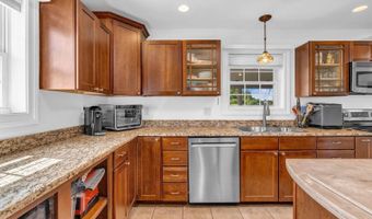 174 Rolling Meadow Dr, Bangor, ME 04401