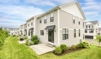 15 E Cross Trl 15, Danbury, CT 06810