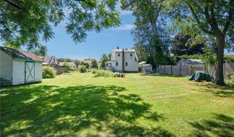 32 Hoffman Ave, Cranston, RI 02920