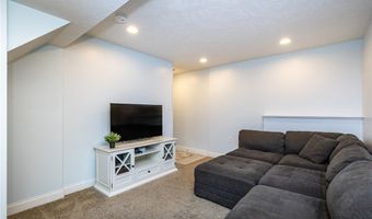 637 White Pine Dr, Adams Twp., PA 16046