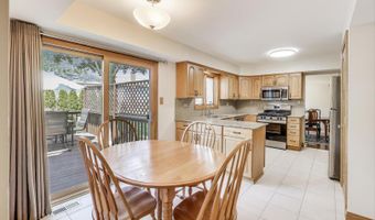 206 W Hintz Rd, Arlington Heights, IL 60004