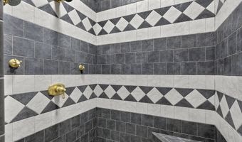 625 NW Locust St, Abingdon, VA 24210