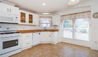 40 Campbell Cir, East Greenwich, RI 02818