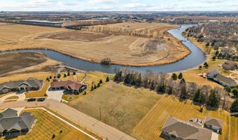 2606 Water View Dr, Aberdeen, SD 57401