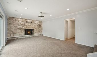 2425 N Drury Ln, Arlington Heights, IL 60004
