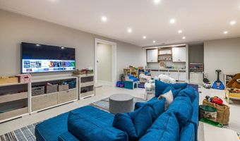121 Hand Ln, Amagansett, NY 11930