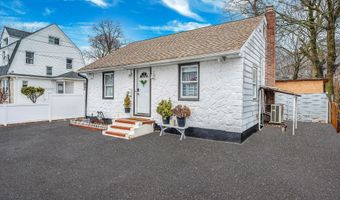 26 Smith St, Amityville, NY 11701
