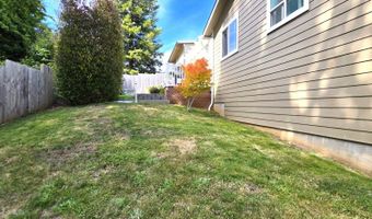 917 5 7TH St, Brookings, OR 97415