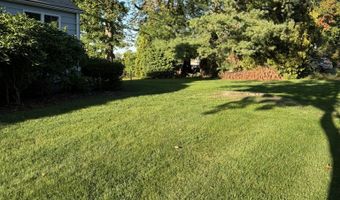 13 Fenway Rd, Branford, CT 06405