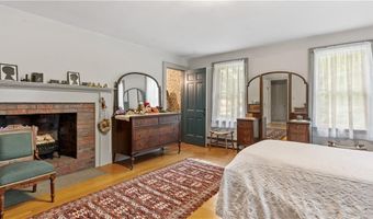 12 Lampercock Ln, Lincoln, RI 02865